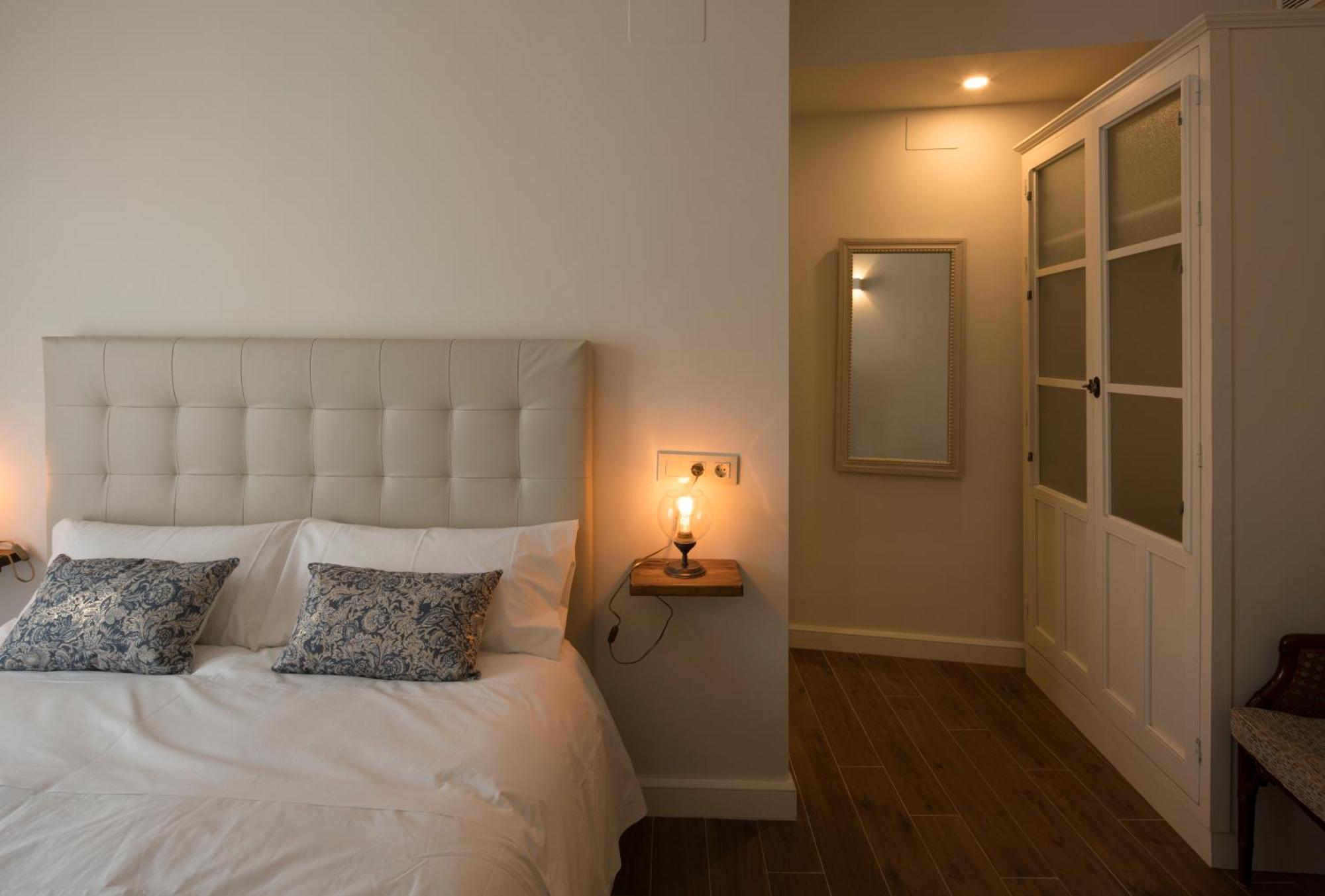 Santa Maria Apartments Севиля Стая снимка